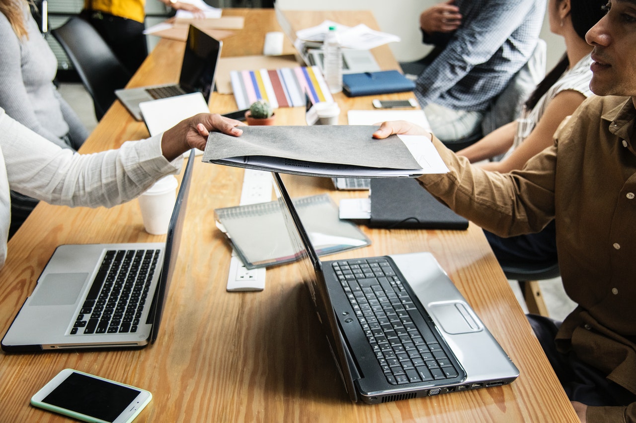 17. Mediu – advice-colleagues-communication-1161465 17. Mediu - advice-colleagues-communication-1161465